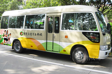 學(xué)校校車外觀設(shè)計